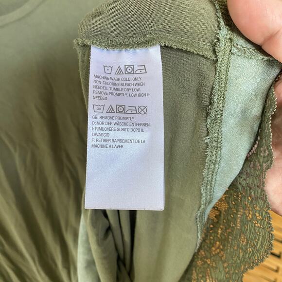 LOGO by Lori Goldstein Green Lace Hem Tunic Top Plus 3X - Picture 4 of 6